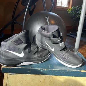 mens size 11 nike sneakers